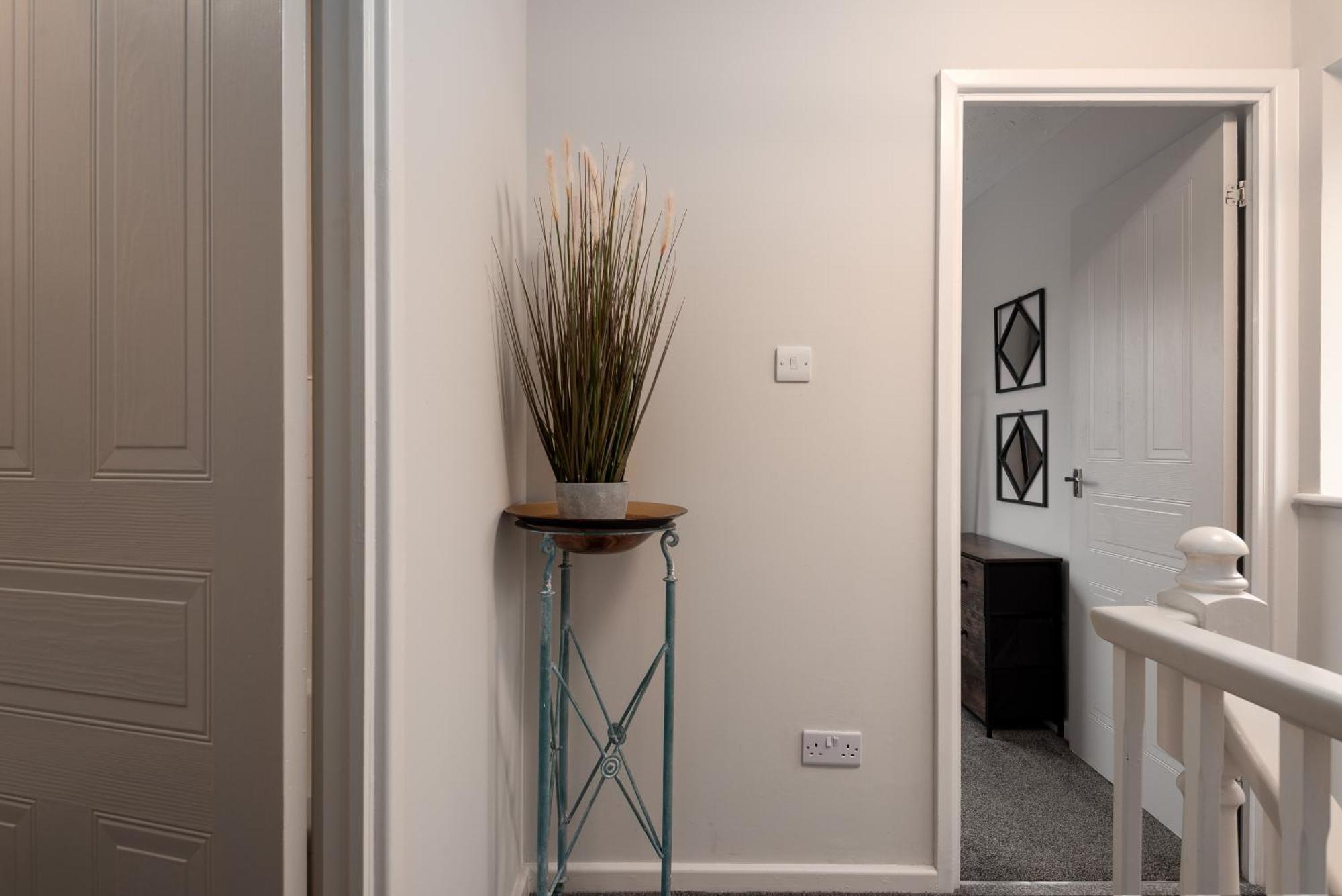 Worcester Fabulous Cherry Tree Mews Self Check In Dogs Welcome By Prior Arrangement , 2 Double Bedrooms ,Super Fast Wi-Fi, With Free Off Road Parking For 2 Vehicles Near Royal Hospital And Woodland Walks Extérieur photo